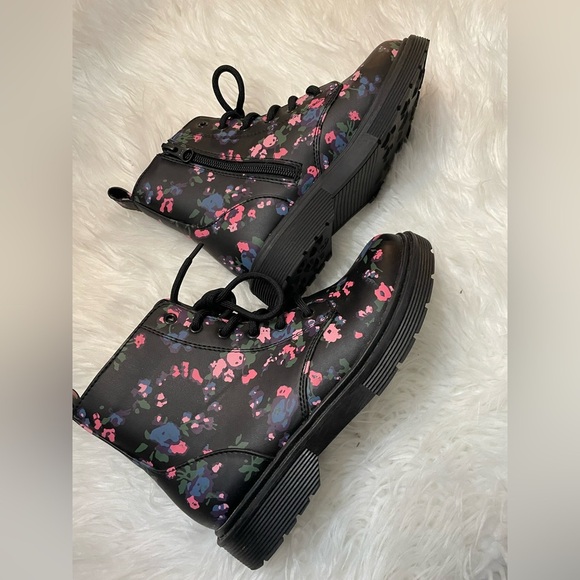 Art Class Flower Zip-Up Boots. Girls Size 3 - Picture 6 of 13